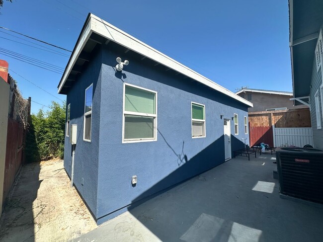 Building Photo - 141 N Hobart Blvd