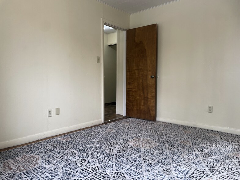 Bedroom SE - 836 Oak Hill Rd