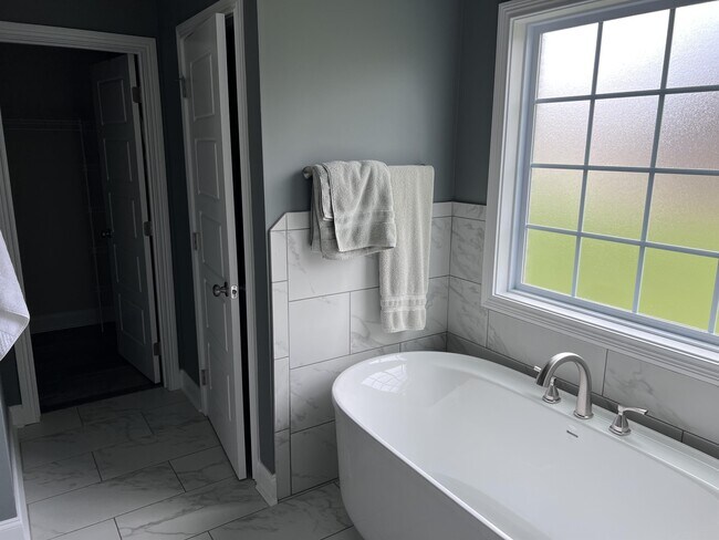 Building Photo - 557 Dexter Dr