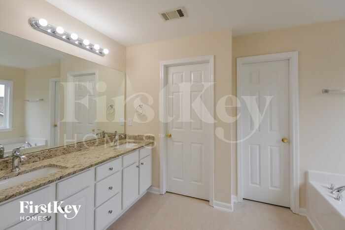 Building Photo - 30 Wellstone Pl