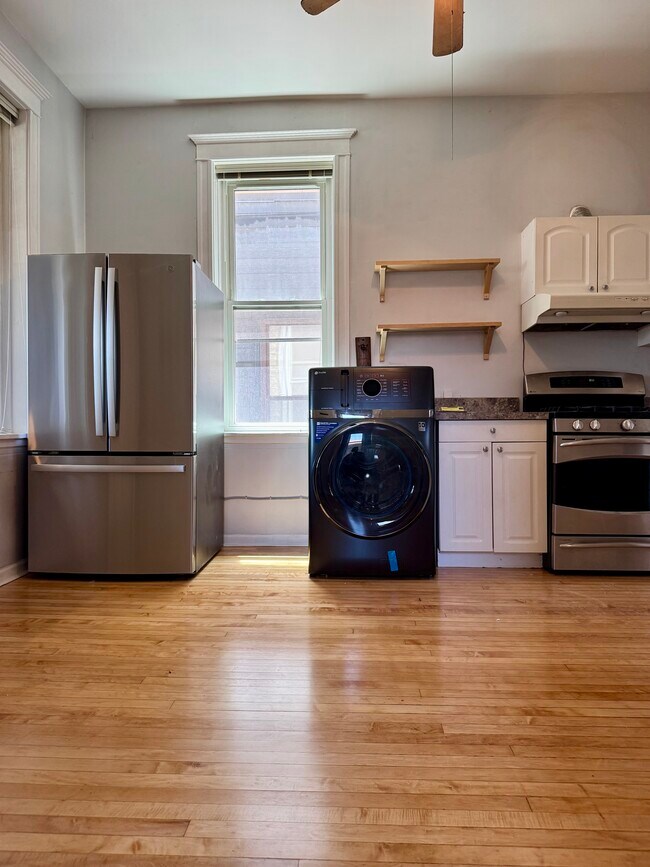 2nd floor - 1833 N Sawyer Ave