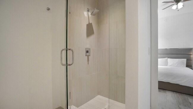 Building Photo - 155 E Boca Raton Rd