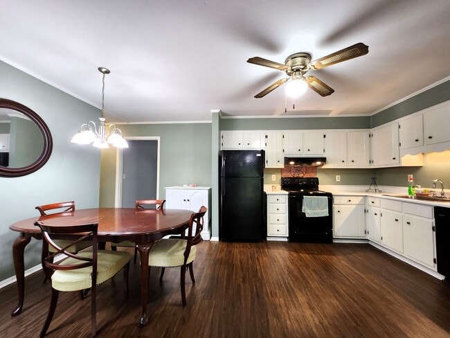 Building Photo - Charming 3 bedroom house for rent in NE Tallahassee, 1 car garage, private back yard, move in ear...