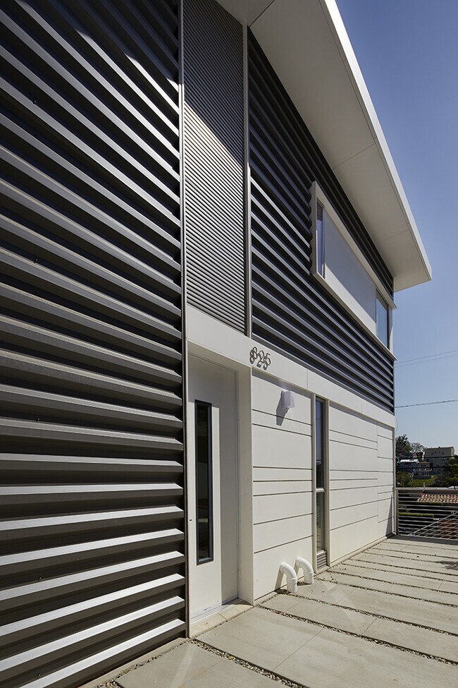 Building Photo - 825-827 Kodak Drive