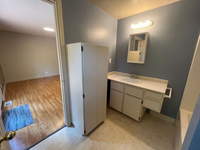 Building Photo - 1Bd/1Ba Home in the West Slope Neighborhoo...