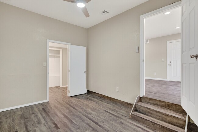 Building Photo - 3208 N Roff Ave