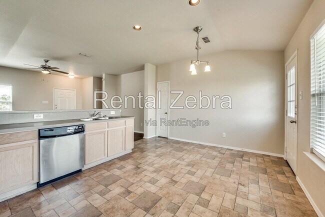 Building Photo - 752 Vista Verde Dr