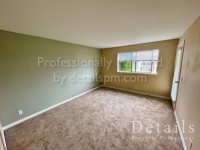 Building Photo - 2BR Bremerton Condo, Incl W/S/G