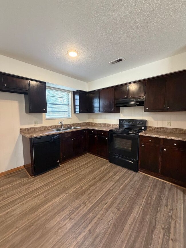 Building Photo - 189 Warden Dr