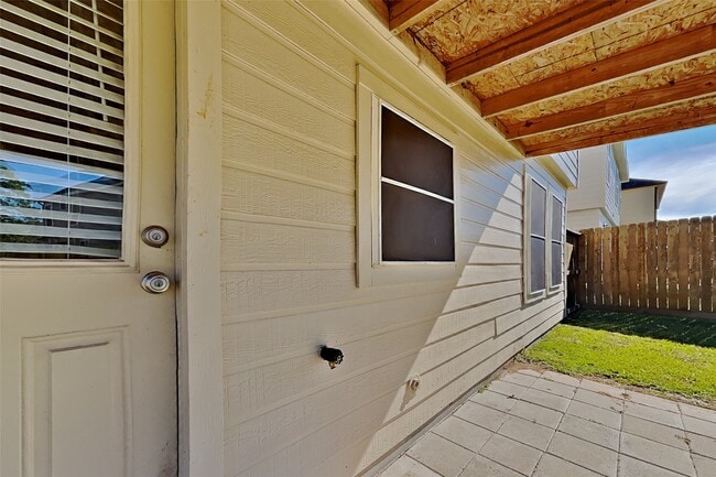 Building Photo - 16730 N Bob White Dr