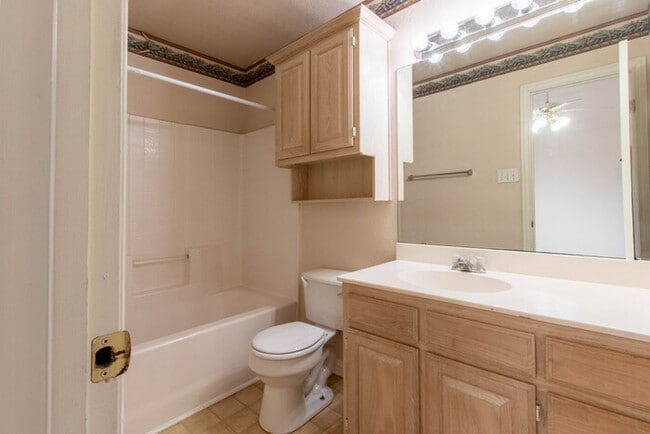 Building Photo - Withers Place Townhome!!