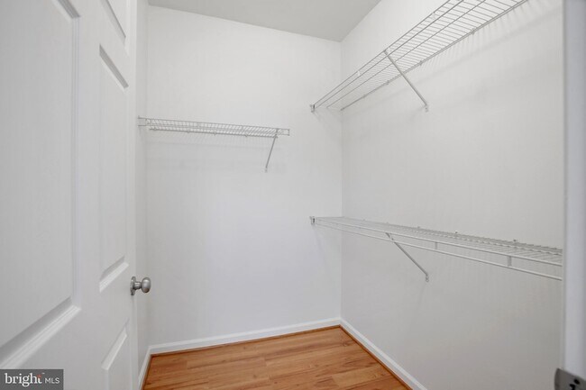 Building Photo - 12937 Centre Park Cir