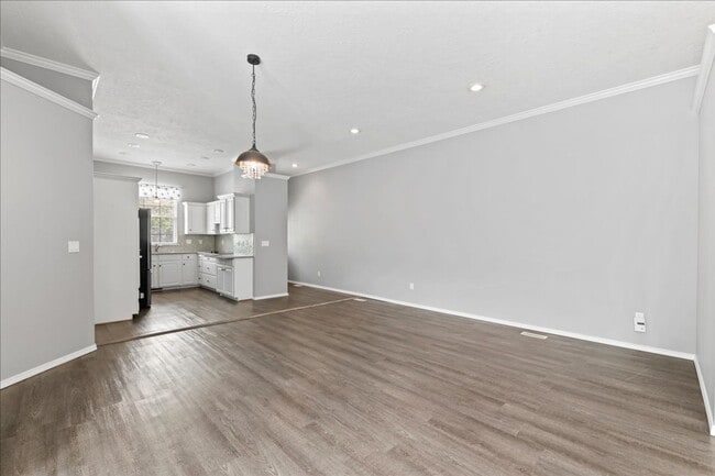 Building Photo - 2 Bedroom 2 Bathroom townhome in Southeast...