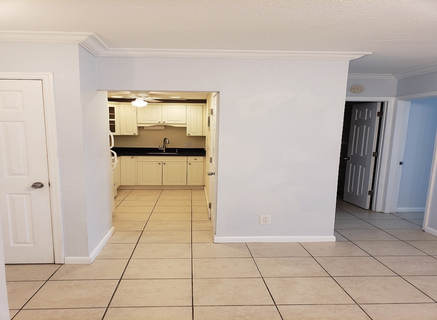 Building Photo - 200 S Birch Rd