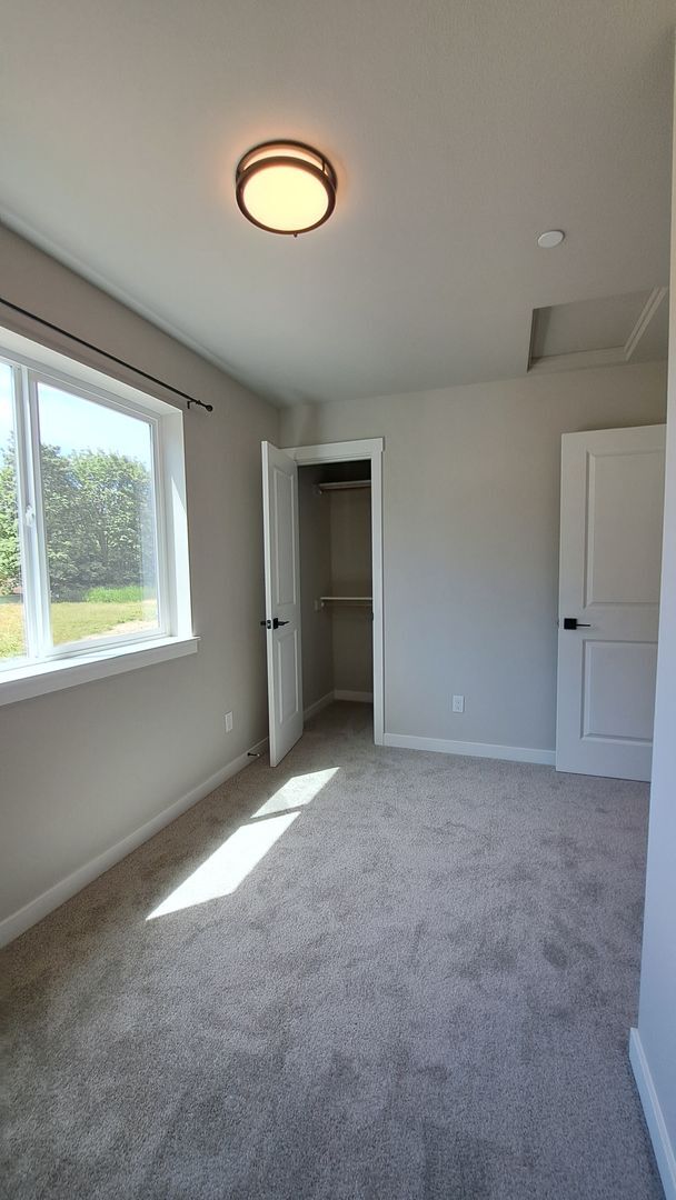 Building Photo - 3111 E Camellia Way