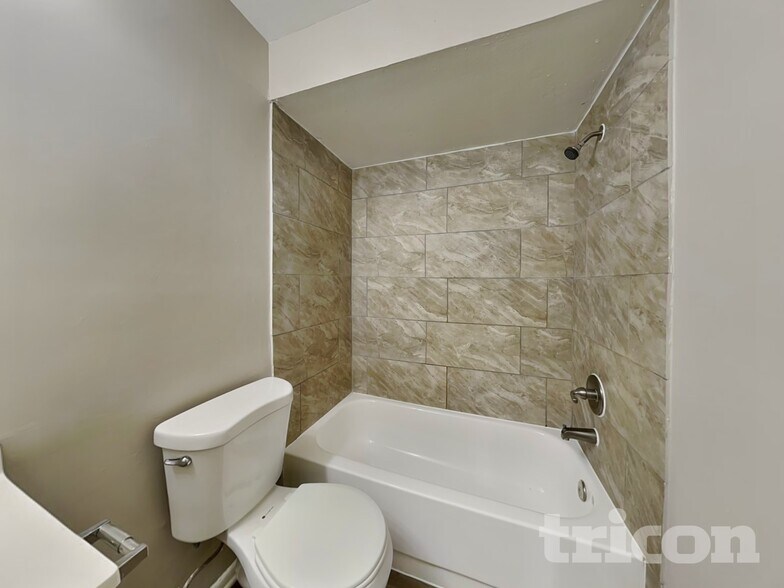 Building Photo - 4624 S Country Hills Ct