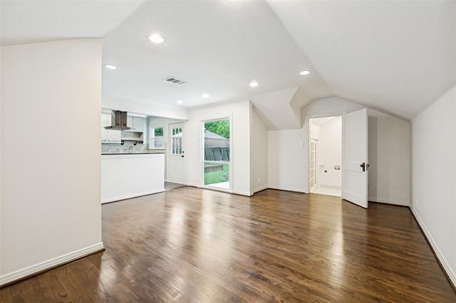 Building Photo - 8811 Santa Clara Dr