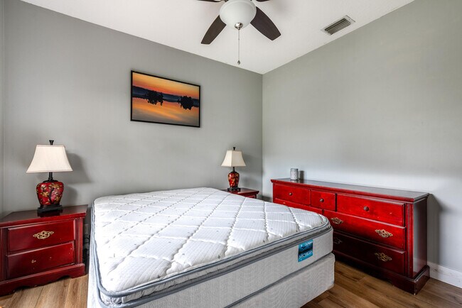 Building Photo - 12582 Shoreline Dr