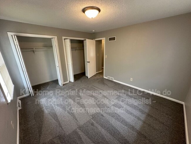 Building Photo - 708 NW Mock Ave