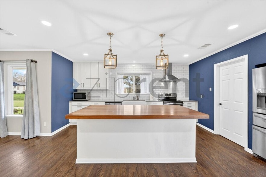 Building Photo - 1610 N Ave