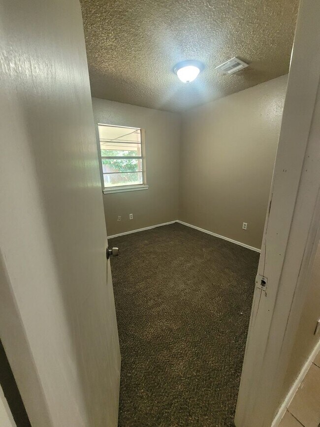 Building Photo - 4 Bedroom Rent to Own Home Available!