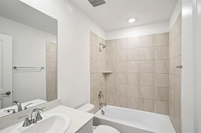 Building Photo - 704 Edgehurst Dr