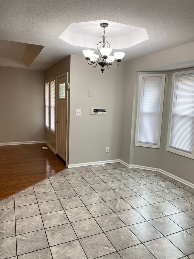 Building Photo - Beautifully Updated 3 Bed/2 Bath Home with...