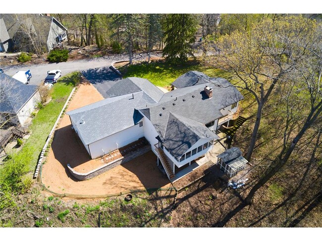 Building Photo - 1832 Essex Rd