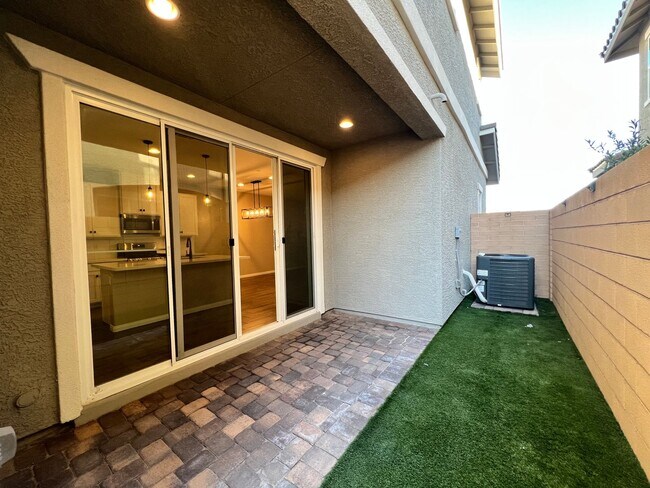 Building Photo - 534 Celebratory Pl