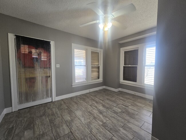 Building Photo - 3828 Avenue S 1/2