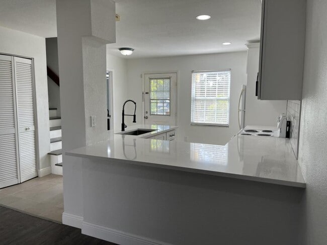 Building Photo - 7617 Tamarind Ave