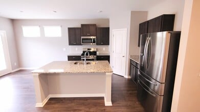 Building Photo - 3734 Rivermont Wy