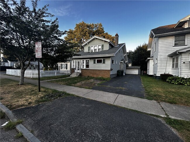 Primary Photo - 850 Glide St