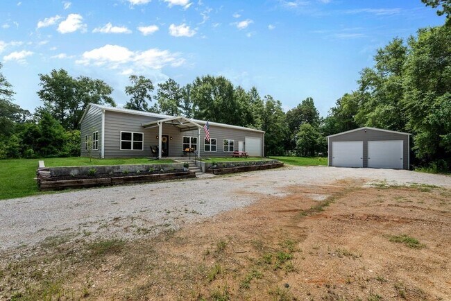 Building Photo - 376 Jill St