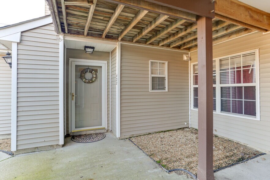 Building Photo - 422 Lees Mill Dr