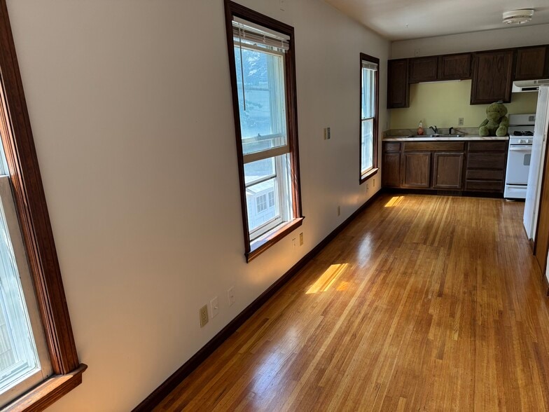 Building Photo - 481 Meigs St