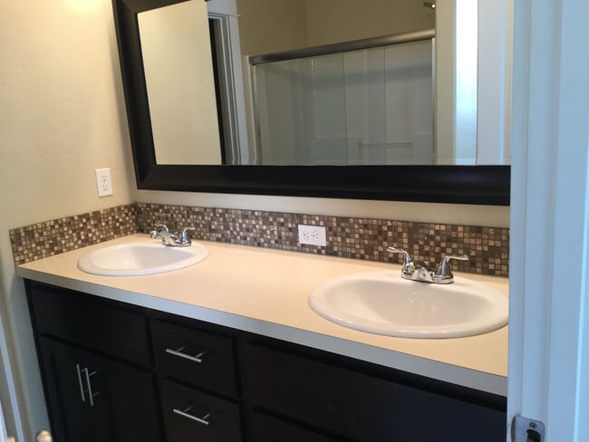 Building Photo - Boise, 3Bd/2.5Bth/2Car, 1743Sqft, Greenbriar Commons Subdivision