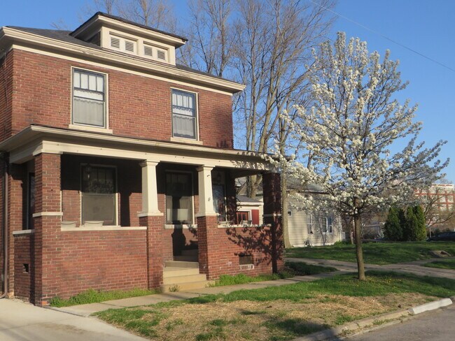 Building Photo - 1117 Nelson St