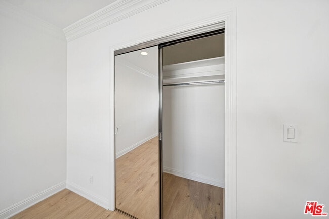 Building Photo - 133 N Swall Dr