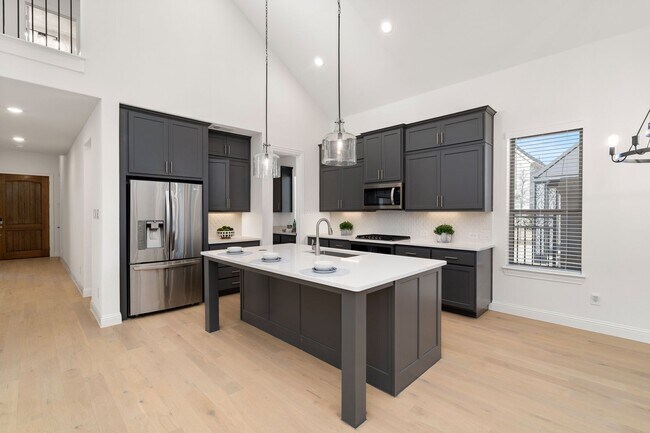 Building Photo - 2600 Chester Dr