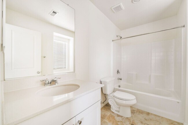 Building Photo - Modern Open-Concept Home with Loft & Designer Finishes in Inspirada!