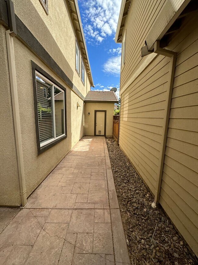 Building Photo - Beautiful 4  bedroom, 2.5 bath home in Garin Ranch