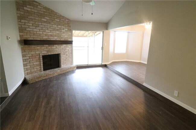 Building Photo - 5813 Crest Willow Dr