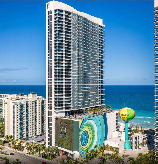 Building Photo - Seasonal Rental – Stunning Corner 1Bed/1Bath Unit with Breathtaking Ocean and Beach Views