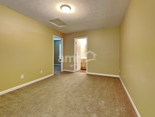 Building Photo - 439 Parkview Court