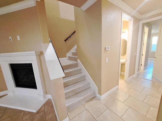 Building Photo - 677 Addison Ln