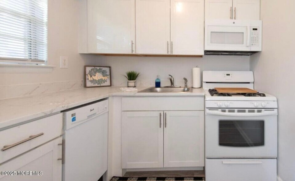 Kitchen - 49 Garden View Ter