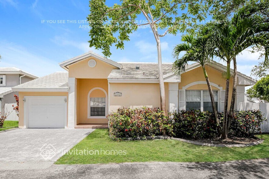 Primary Photo - 11242 SW 64th Ln