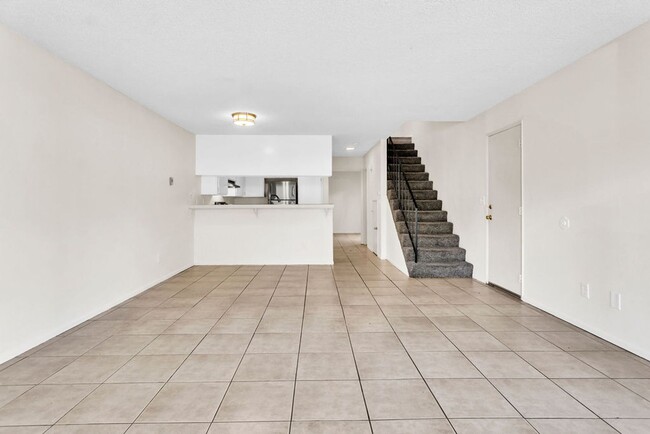 Building Photo - Great three bedroom townhome in UTC!  Avai...