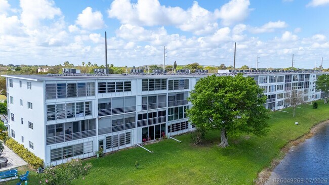 Building Photo - 3028 Harwood D